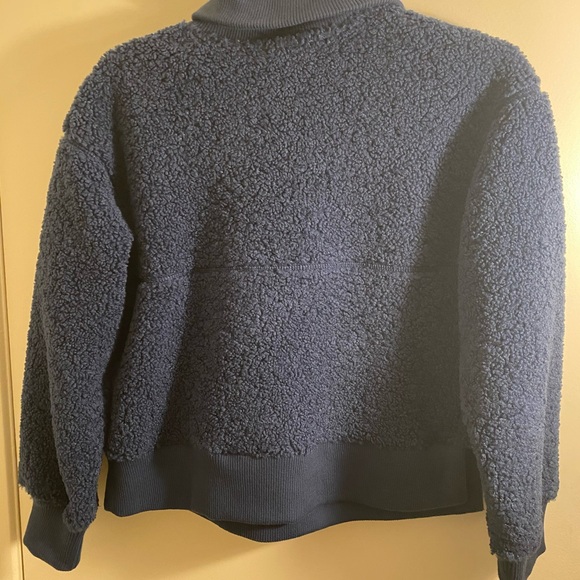 Athletic pull over - Picture 4 of 4